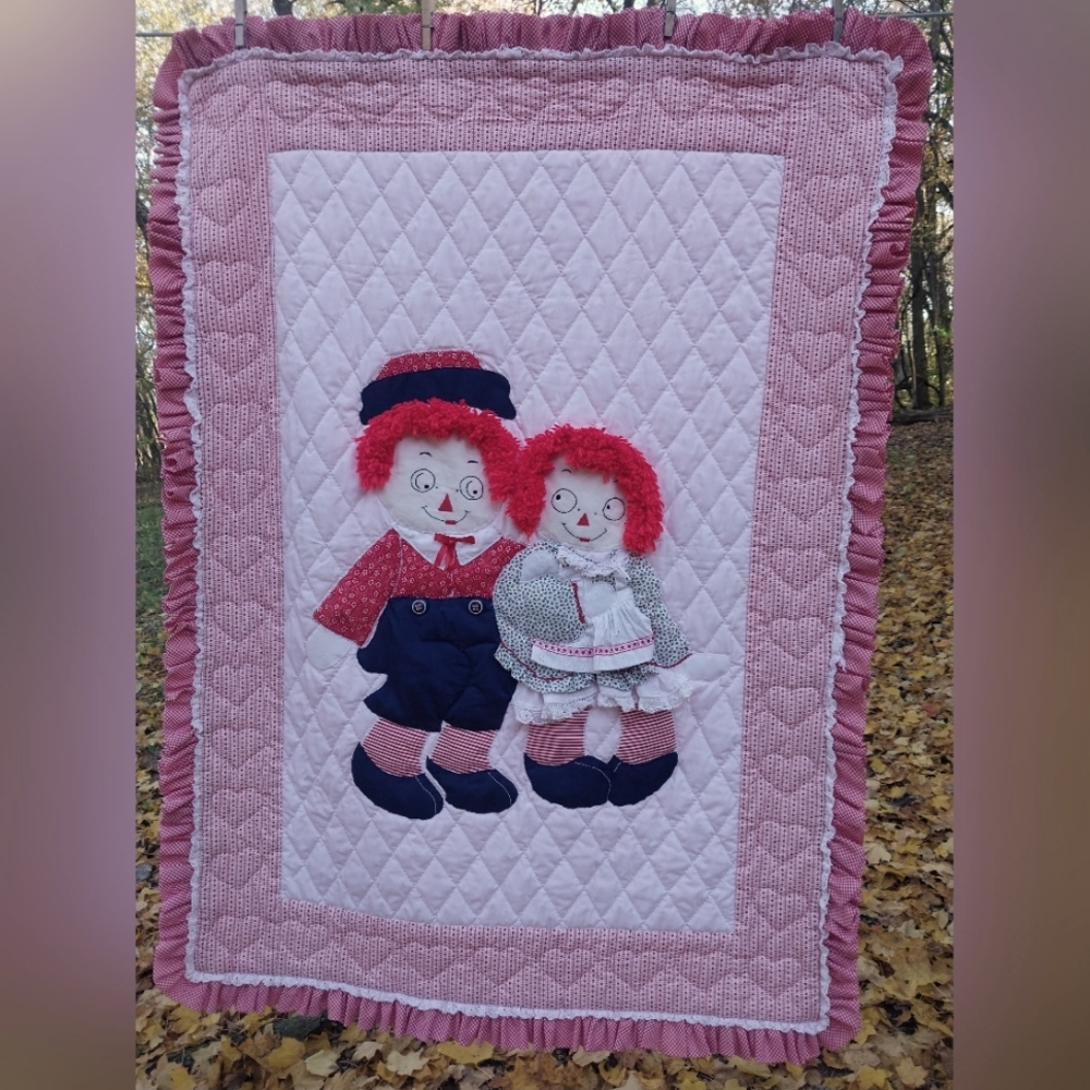 Vintage RAGGEDY ANN & ANDY Handmade Baby Quilt Crib Blanket 48" x  52” Ruffled